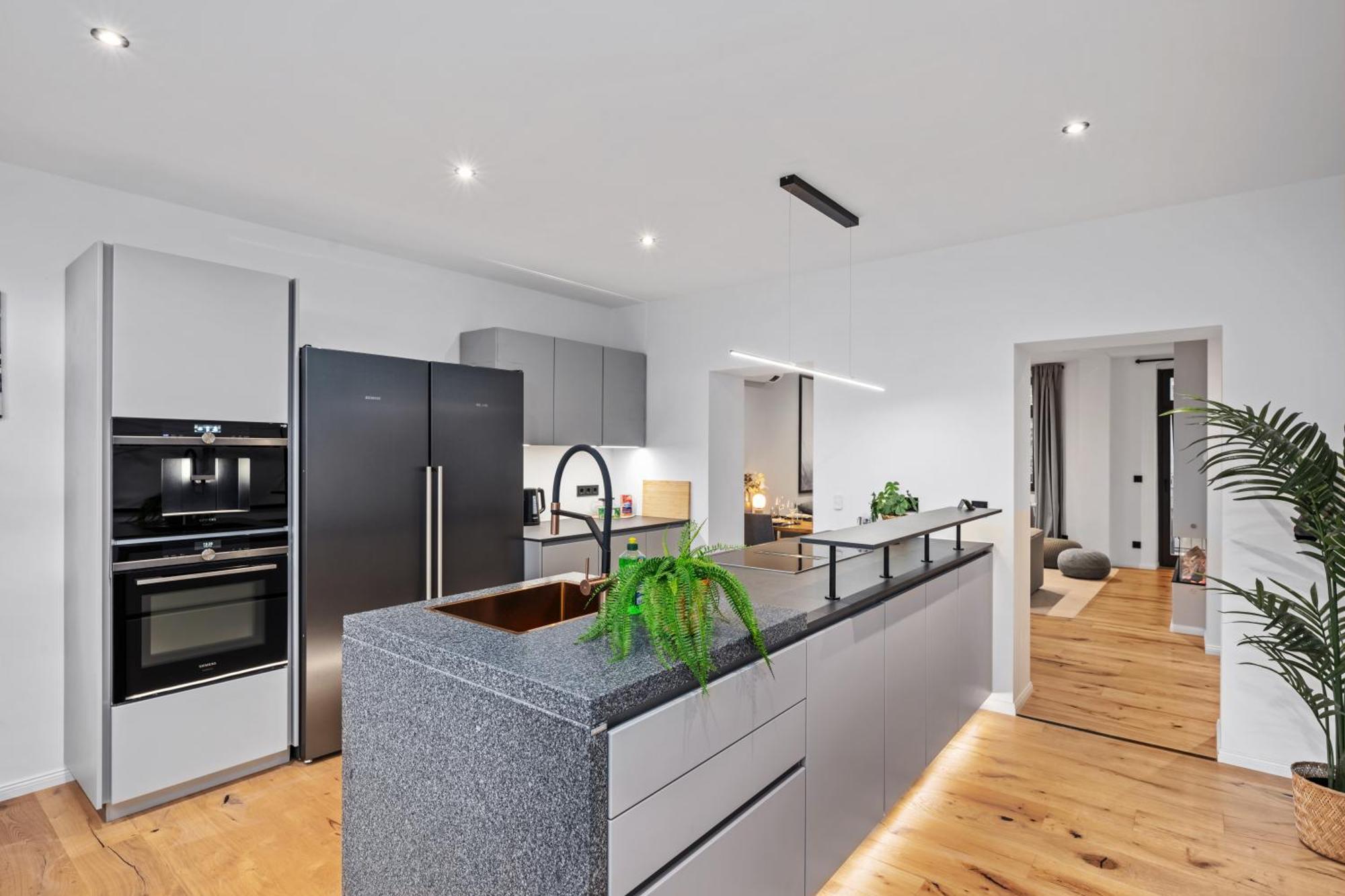 Edler Wohnraum Schlossteich-Suite 3 Sz Mit Zwei Balkonen, Kaffeevollautomat, Kamin, Klima, Lift & Zwei Parkplaetzen Chemnitz Esterno foto